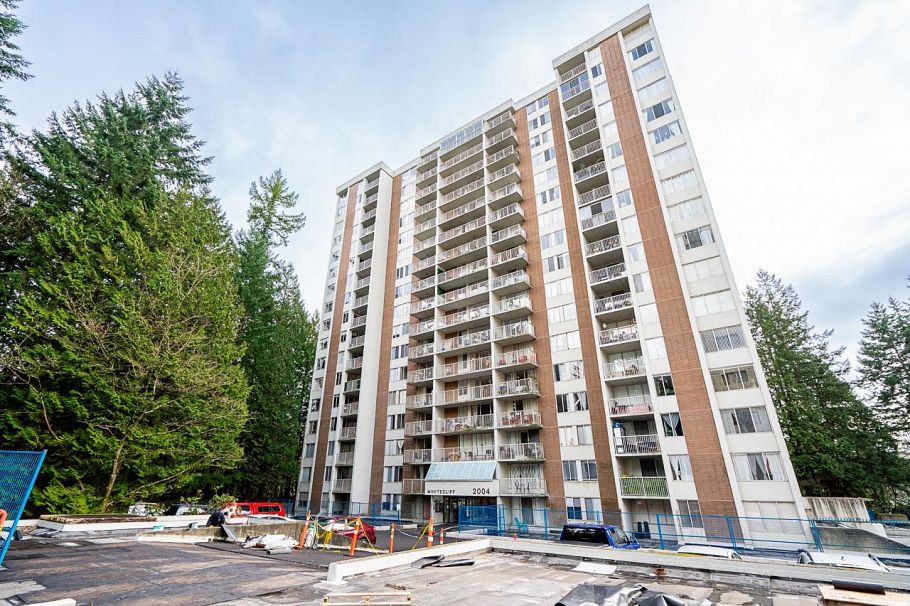 608 2004 Fullerton Avenue North Vancouver, BC - 2