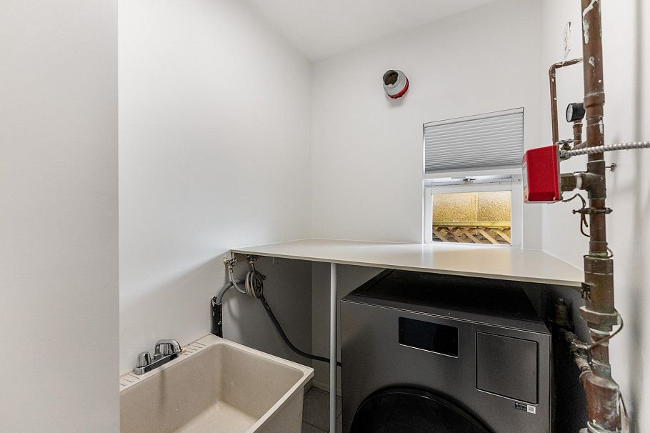 6586 Nanaimo Street Vancouver, BC - 20