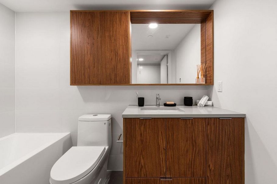 307 2419 Grant Street Vancouver, BC - 15