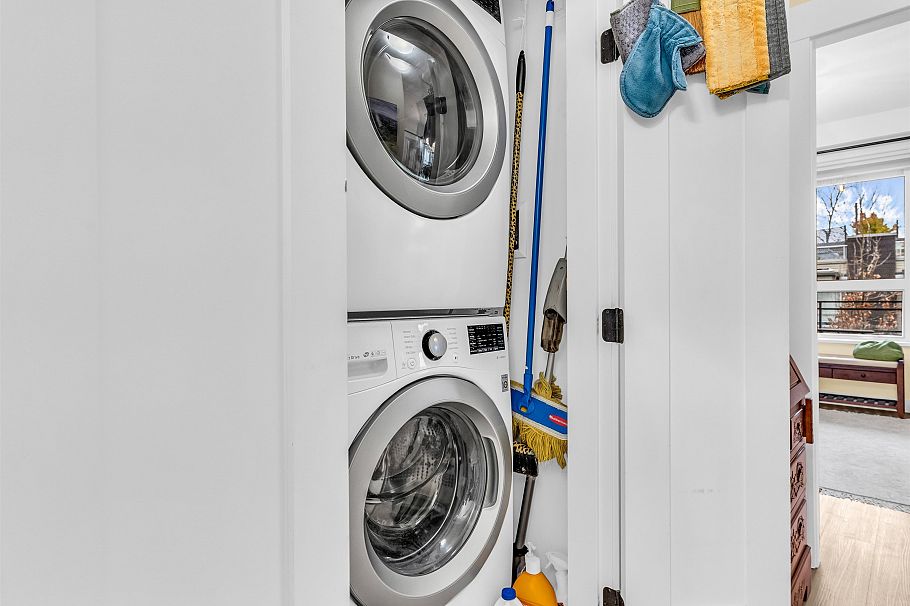 206 715 W 15th Street North Vancouver, BC - 18