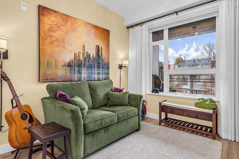 206 715 W 15th Street North Vancouver, BC - 13