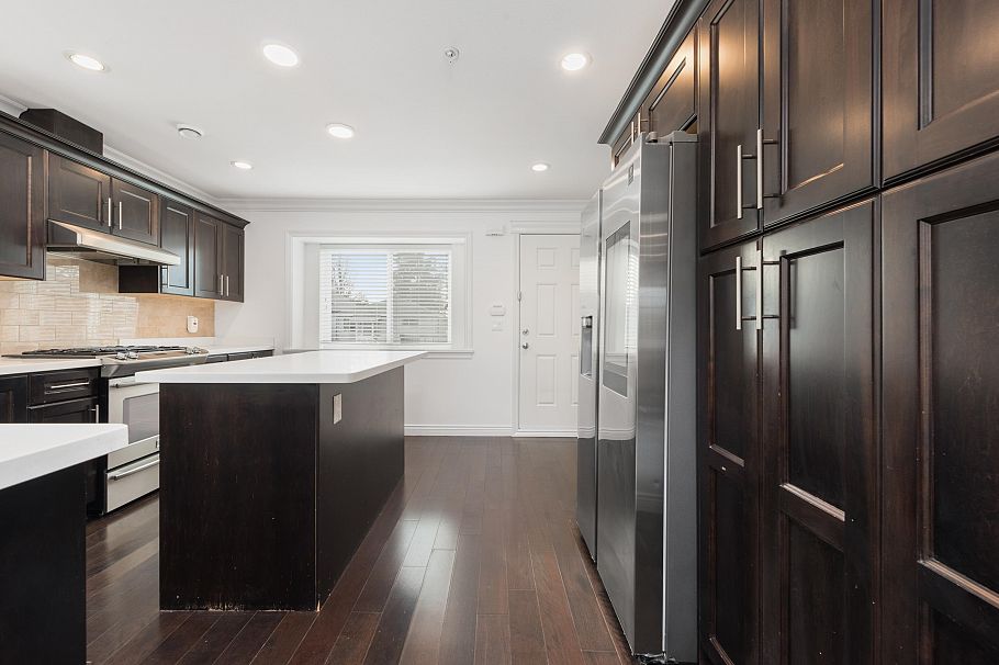 3136 E 47th Avenue Vancouver, BC - 9