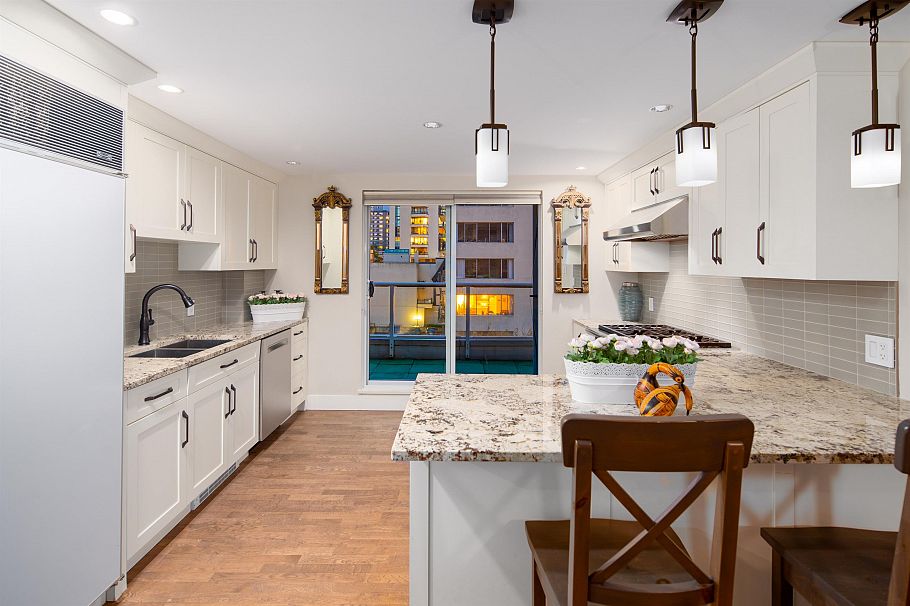 PH 1403 Beach Avenue Vancouver, BC - 14