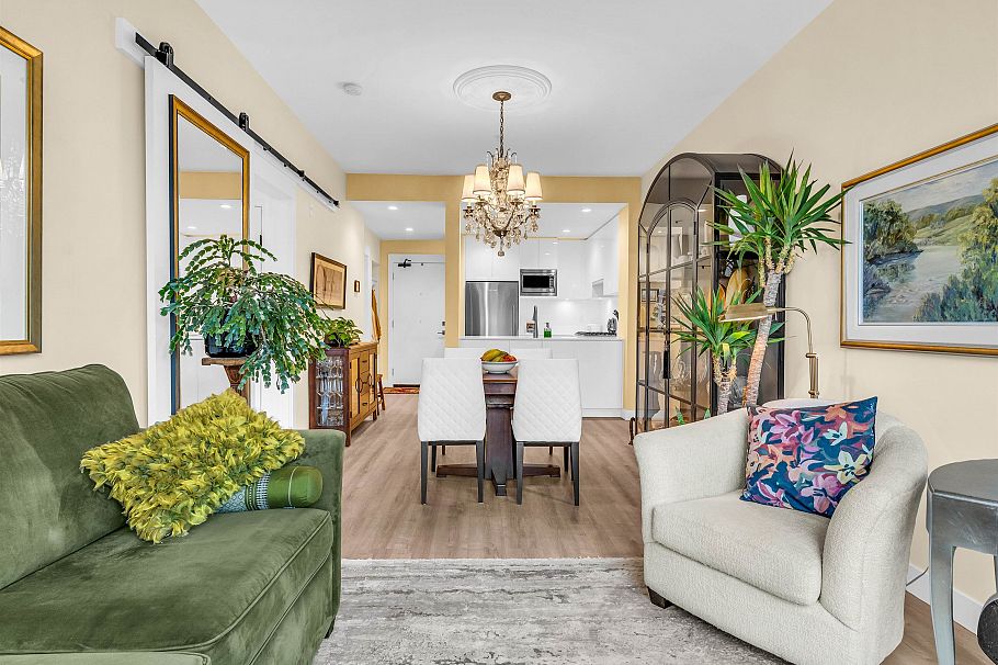 206 715 W 15th Street North Vancouver, BC - 29