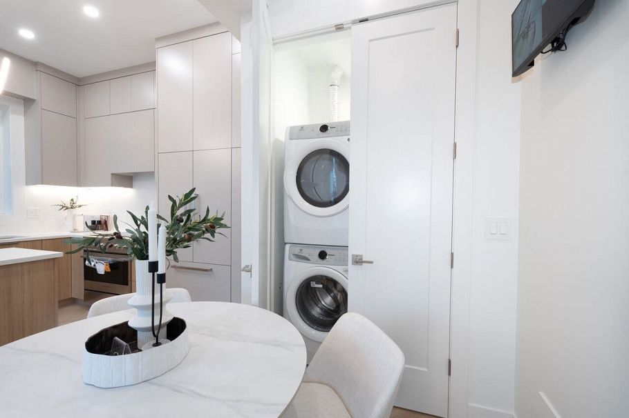 4426 W 4th Avenue Vancouver, BC - 30