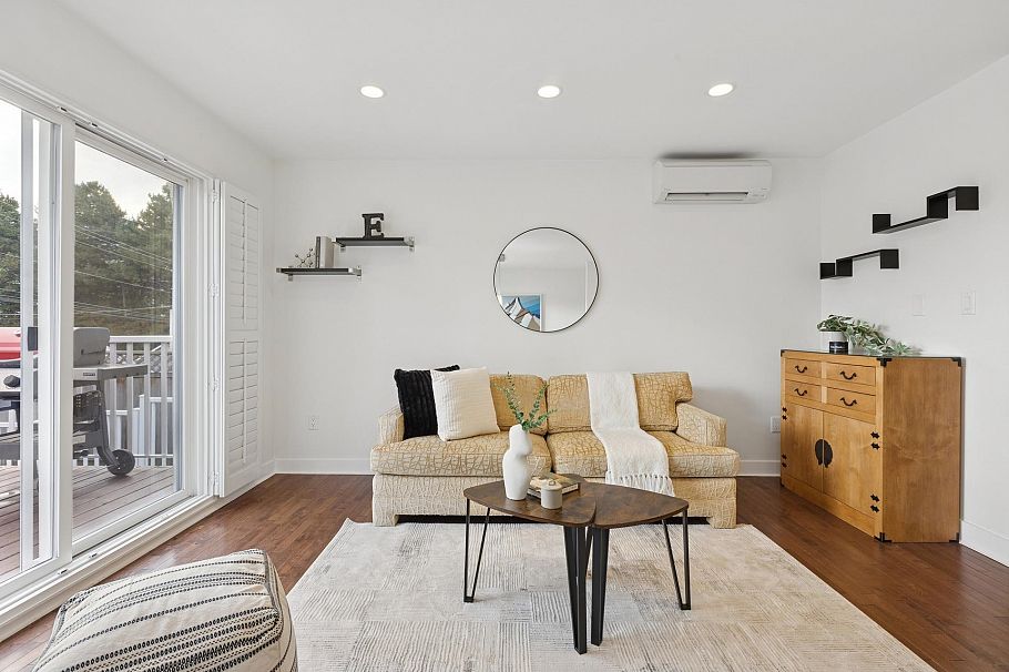 205 E 18th Street North Vancouver, BC - 6