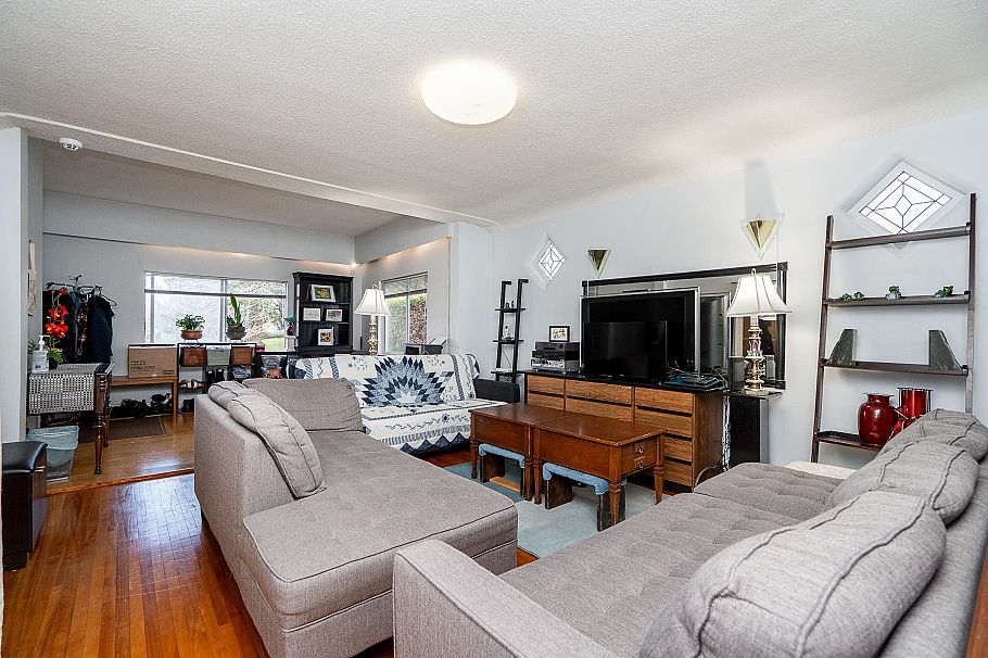 1490 E 15th Avenue Vancouver, BC - 2