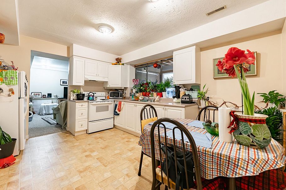 2075 Rufus Drive North Vancouver, BC - 36