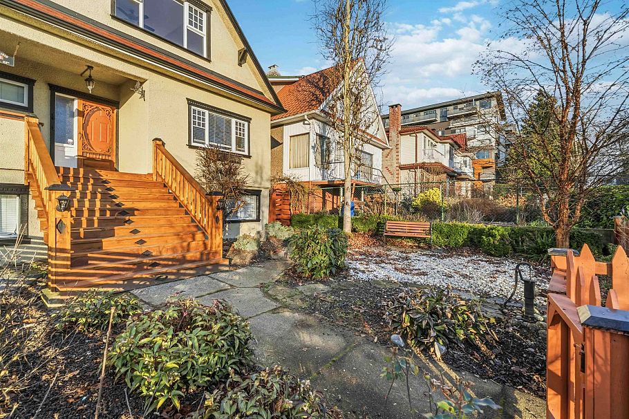 621 E 23rd Avenue Vancouver, BC - 2