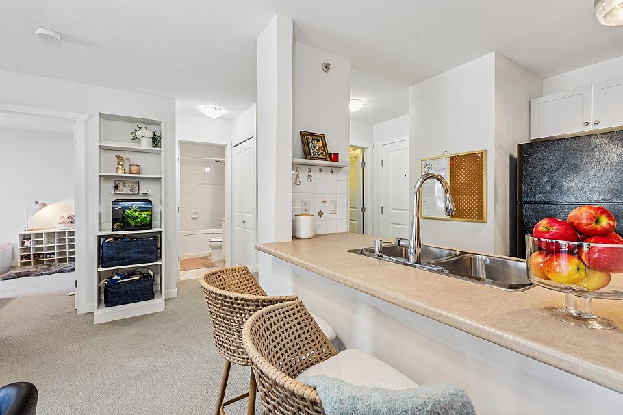 404 183 W 23rd Street North Vancouver, BC - 8