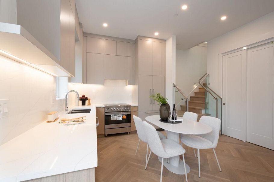 4424 W 4th Avenue Vancouver, BC - 15