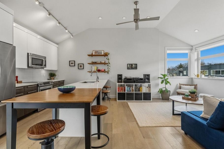 1681 Kitchener Street Vancouver, BC - 1