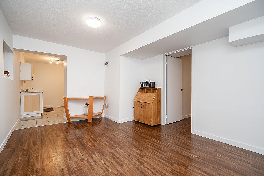 1490 E 15th Avenue Vancouver, BC - 10