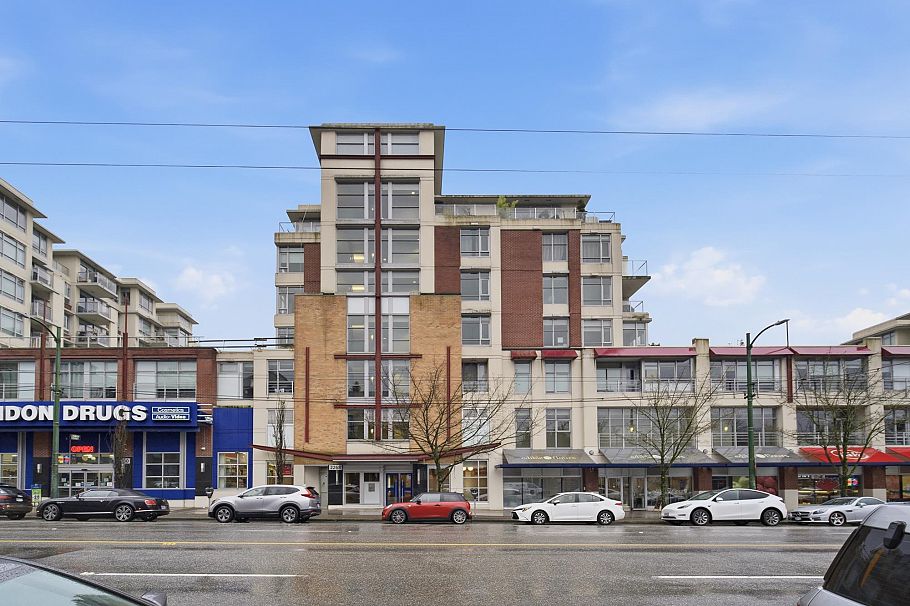 511 2268 W Broadway Vancouver, BC - 1