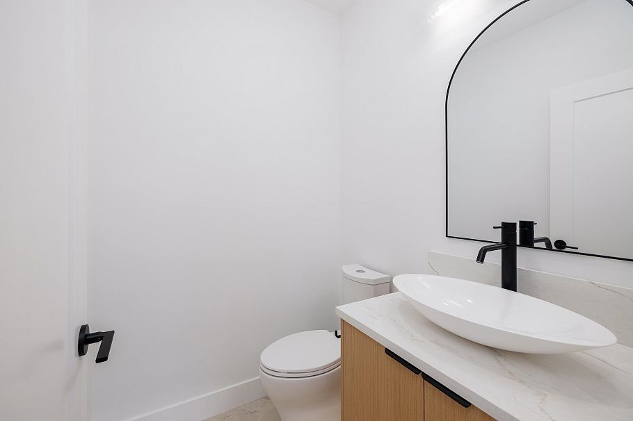 263 W 6th Street North Vancouver, BC - 7