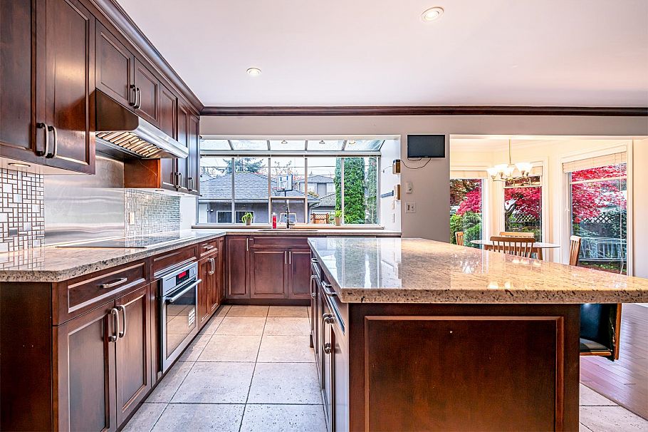 4570 W 13th Avenue Vancouver, BC - 5