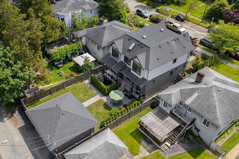 2177 E 20th Avenue Vancouver, BC - 39