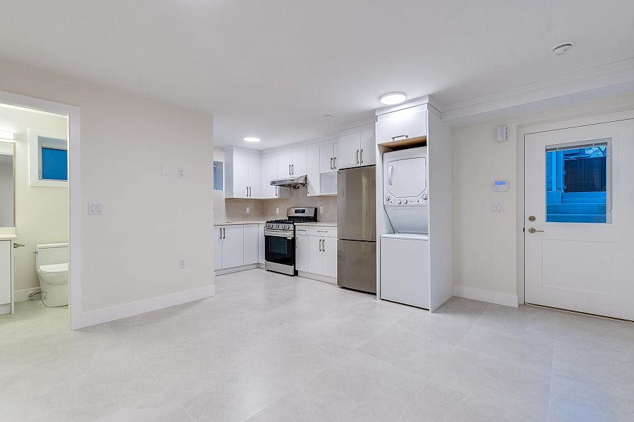 1 2945 E 44th Avenue Vancouver, BC - 28