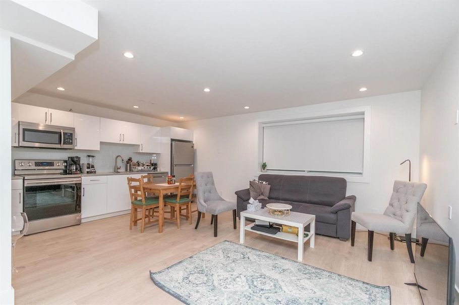 440 W Queens Road North Vancouver, BC - 40