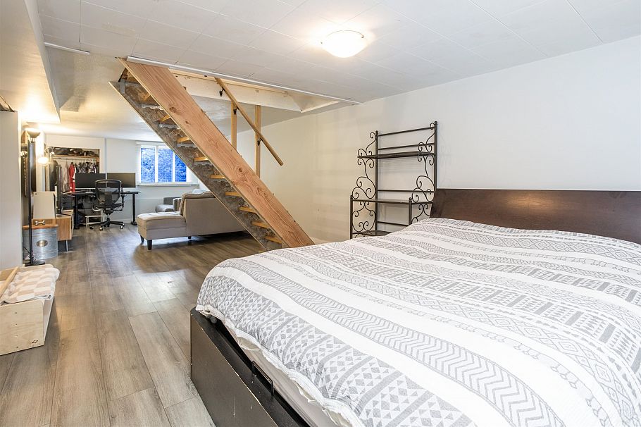 3566 W 11th Avenue Vancouver, BC - 29