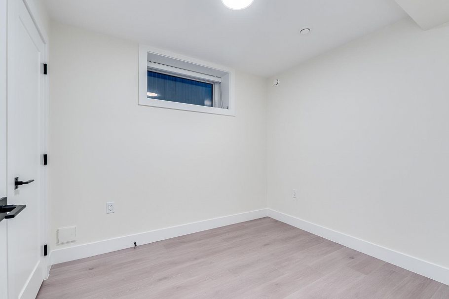 1 5461 Rhodes Street Vancouver, BC - 23