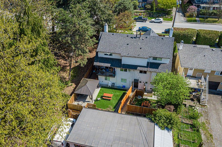 1955 Chesterfield Avenue North Vancouver, BC - 26