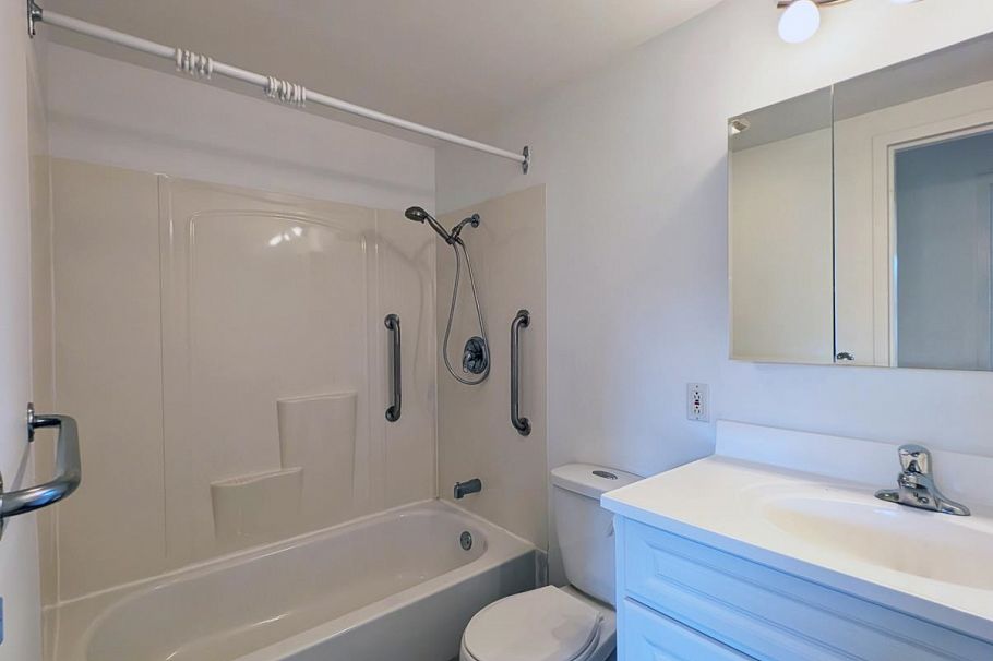 105 275 W 2nd Street North Vancouver, BC - 17