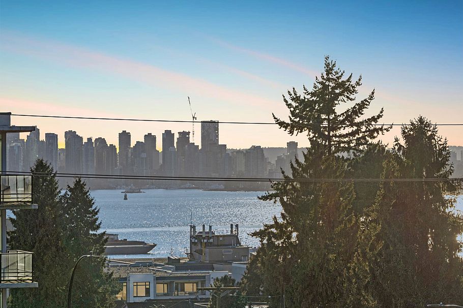 305 175 W 4th Street North Vancouver, BC - 2