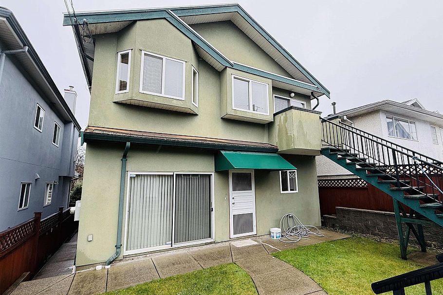 3076 E 27th Avenue Vancouver, BC - 21