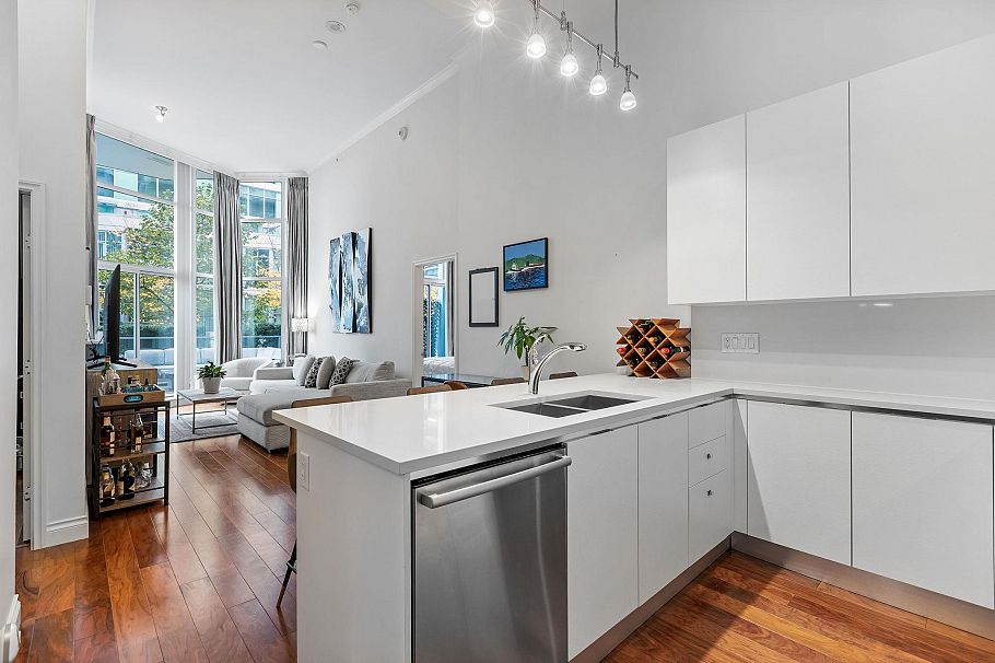 104 199 Victory Ship Way North Vancouver, BC - 9