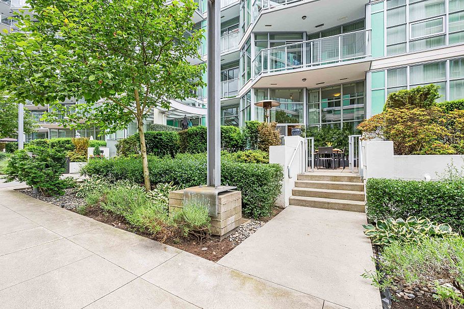 104 199 Victory Ship Way North Vancouver, BC - 24