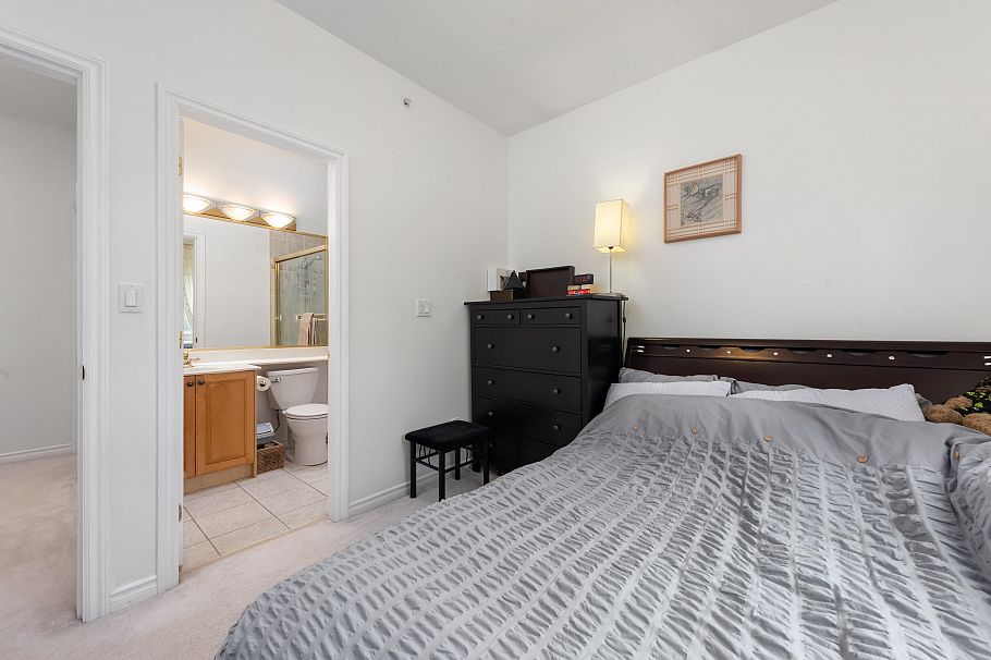 2423 E 4th Avenue Vancouver, BC - 21