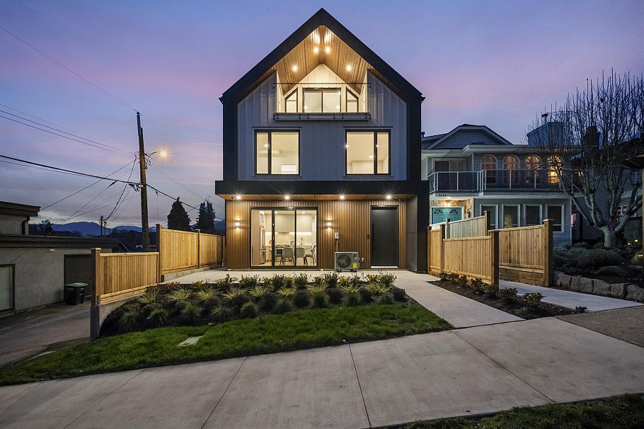 1 3623 Triumph Street Vancouver, BC - 33