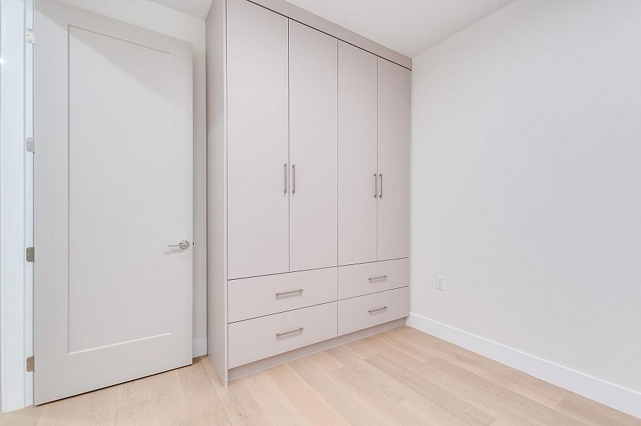 1 2943 E 44th Avenue Vancouver, BC - 18