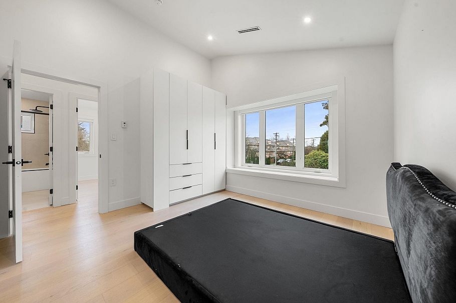 3483 Adanac Street Vancouver, BC - 24