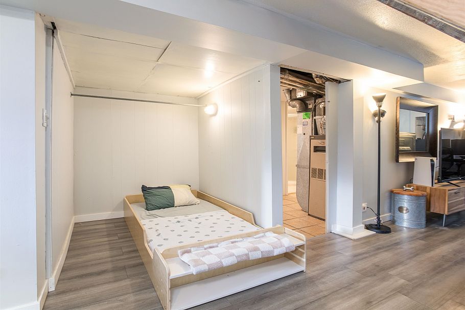 3566 W 11th Avenue Vancouver, BC - 30