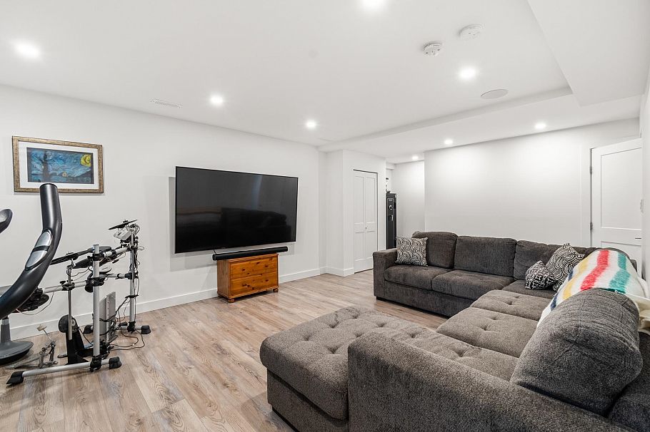 1955 Chesterfield Avenue North Vancouver, BC - 16