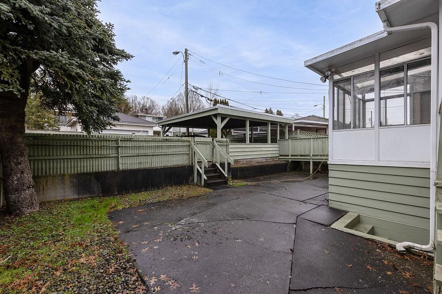 191 W 60th Avenue Vancouver, BC - 30