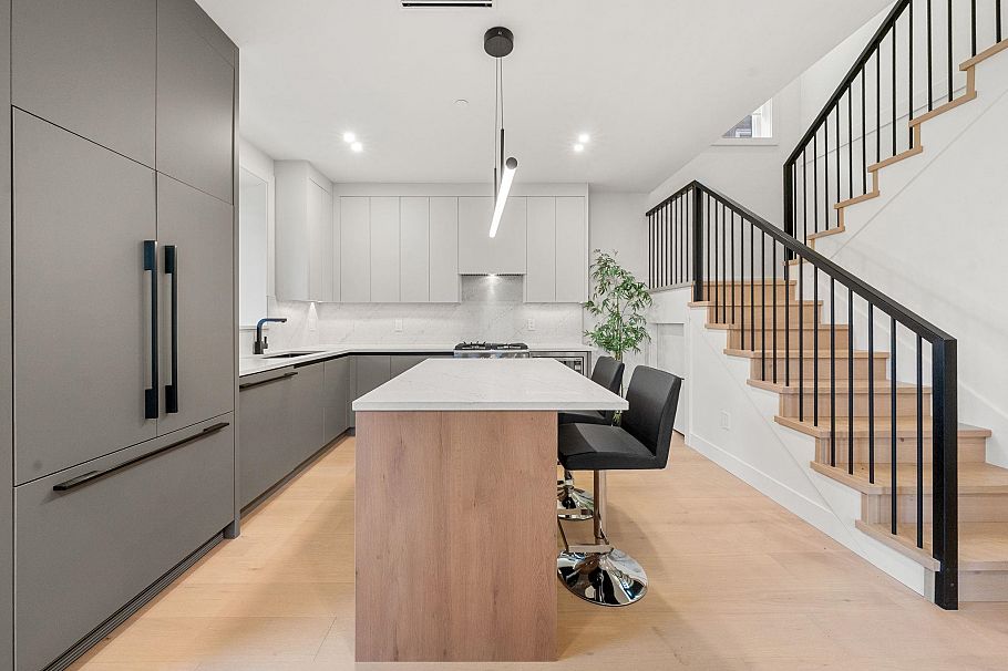 3483 Adanac Street Vancouver, BC - 10