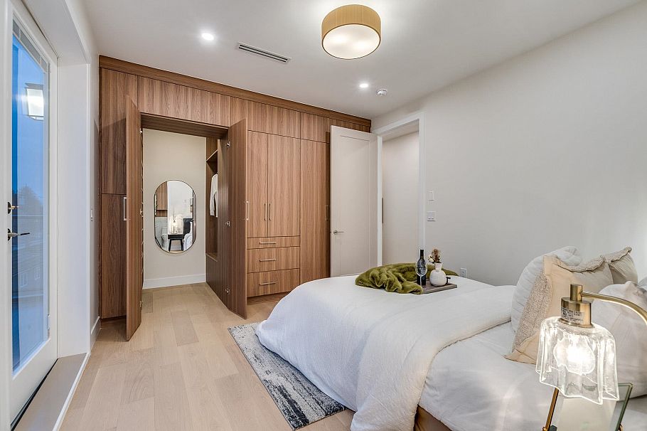 1 2945 E 44th Avenue Vancouver, BC - 23