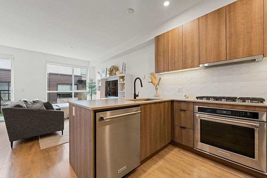 7 533 E 3rd Street North Vancouver, BC - 5