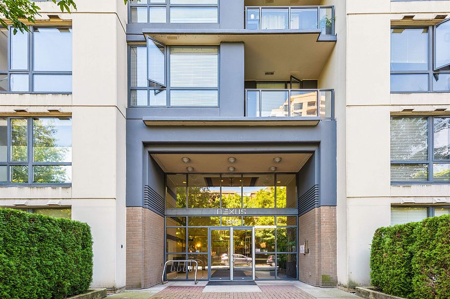 303 3588 Crowley Drive Vancouver, BC - 23