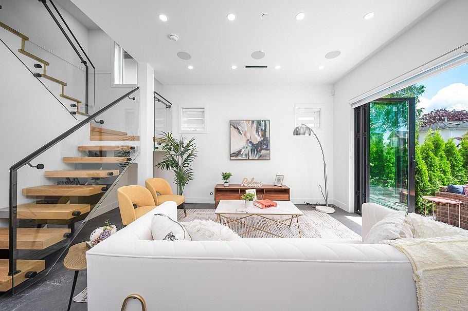 1 2777 E 27th Avenue Vancouver, BC - 4