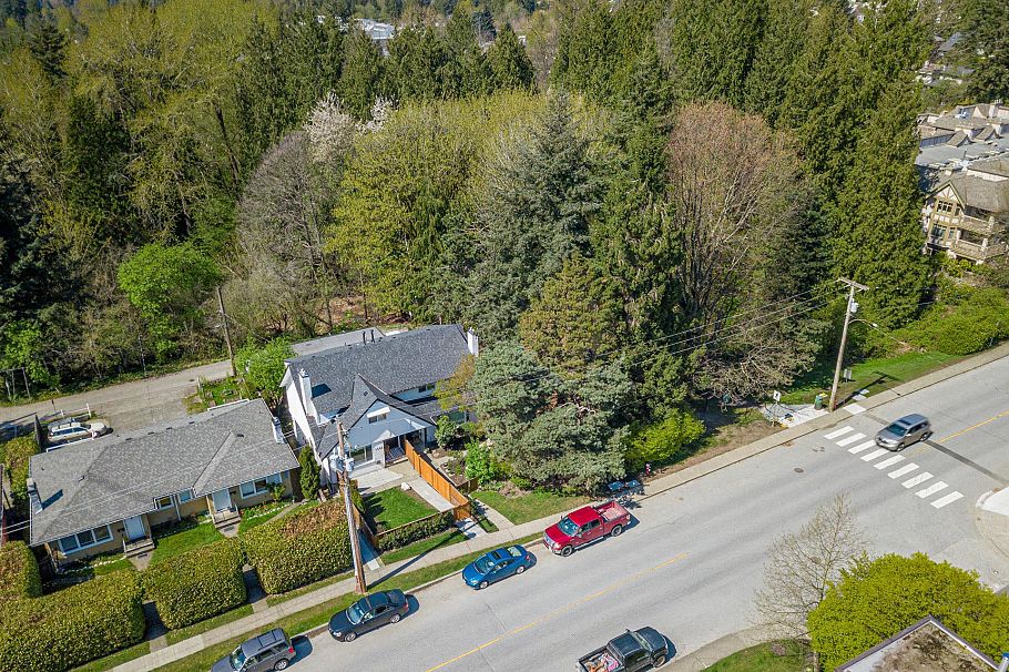 1955 Chesterfield Avenue North Vancouver, BC - 25