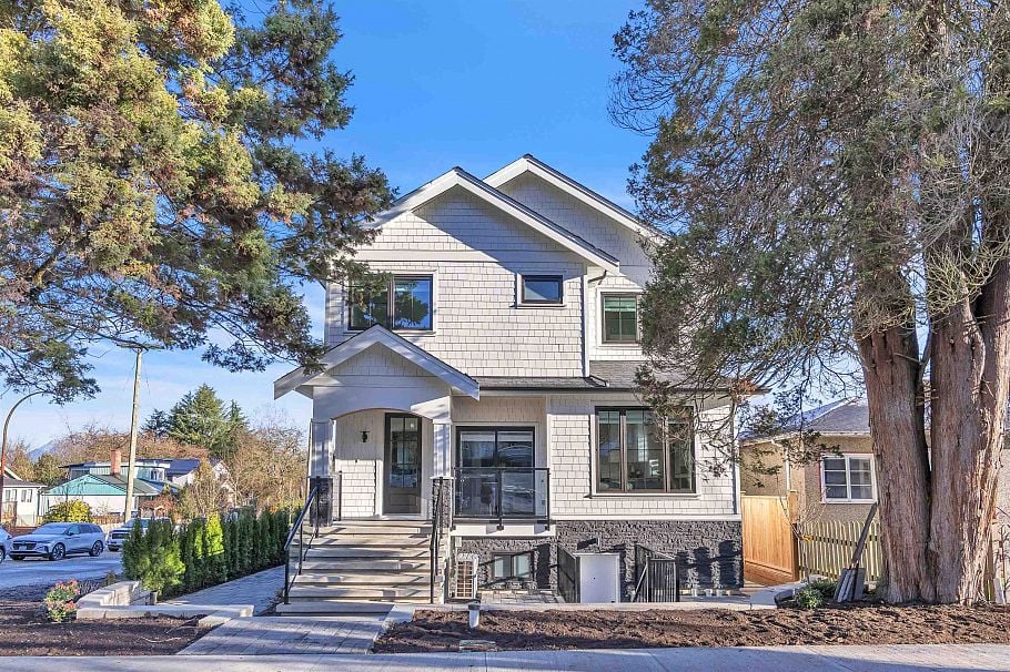 2153 E 20th Avenue Vancouver, BC - 29