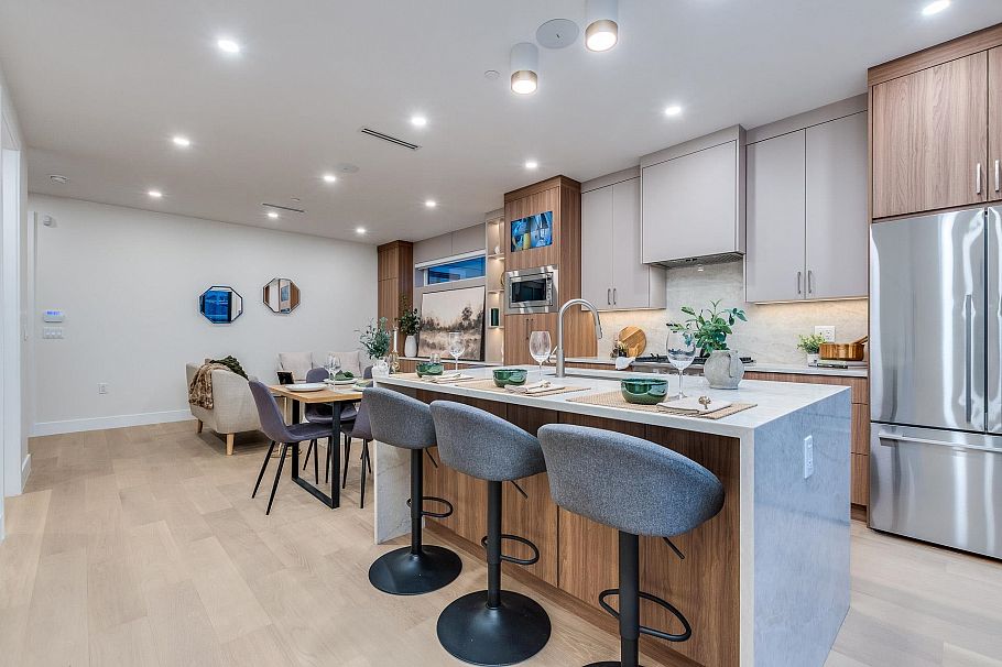 1 2945 E 44th Avenue Vancouver, BC - 11