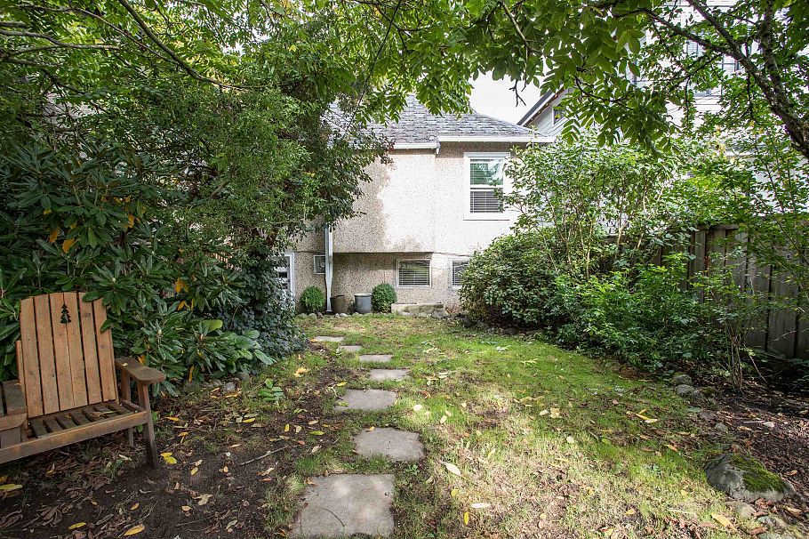 3566 W 11th Avenue Vancouver, BC - 34