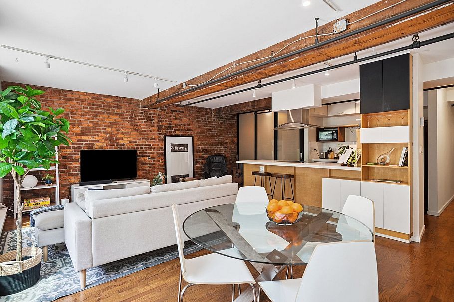 203 150 Alexander Street Vancouver, BC - 3