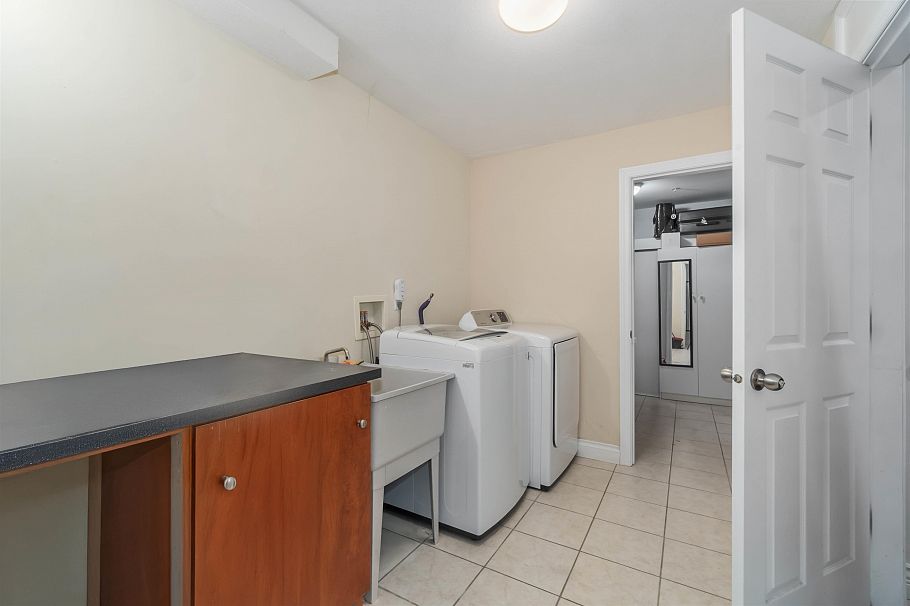 5396 Rhodes Street Vancouver, BC - 29