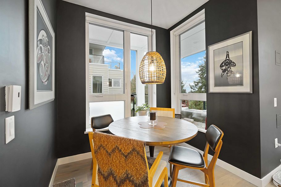 403 2137 Chesterfield Avenue North Vancouver, BC - 2